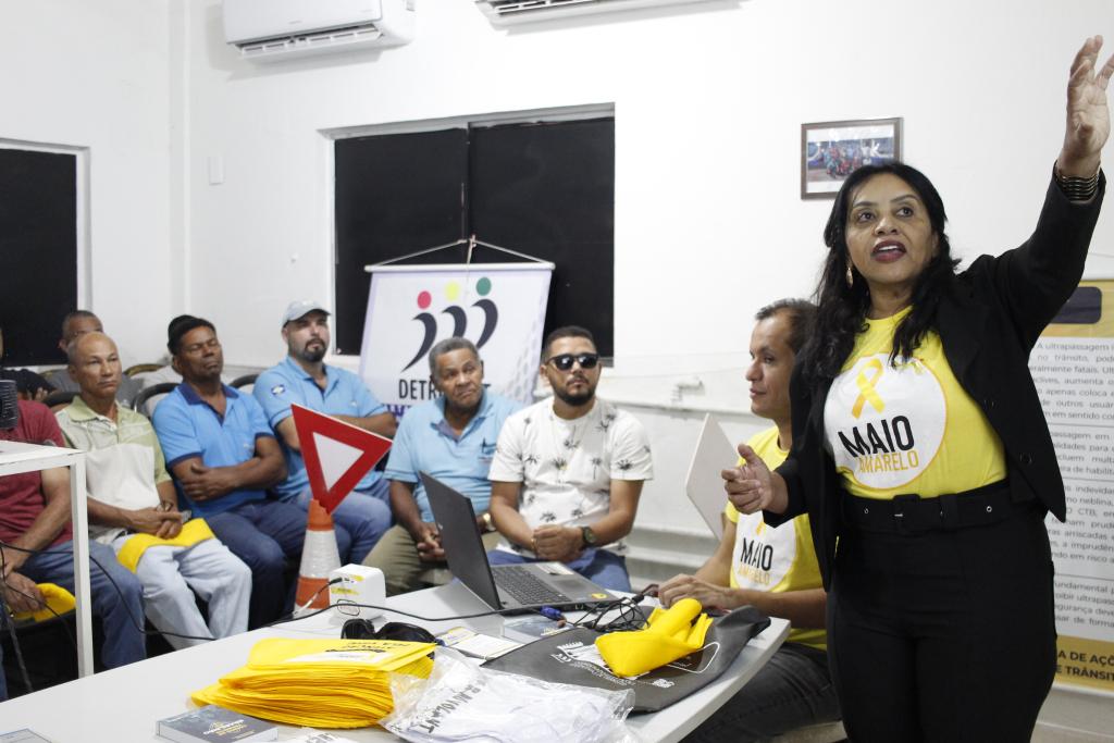 Kamila Nascimento/Detran-MT Motoristas de transporte coletivo recebem orientações de segurança no trânsito -